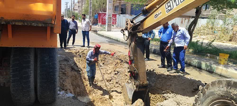 خط لوله فولادی ۴۵۰ میلیمتری آبرسانی ماهشهر شرکت آب جنوب شرق تعمیر شد